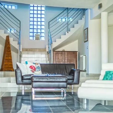 Sleeps 9 Pool Air Con Wifi Vila *